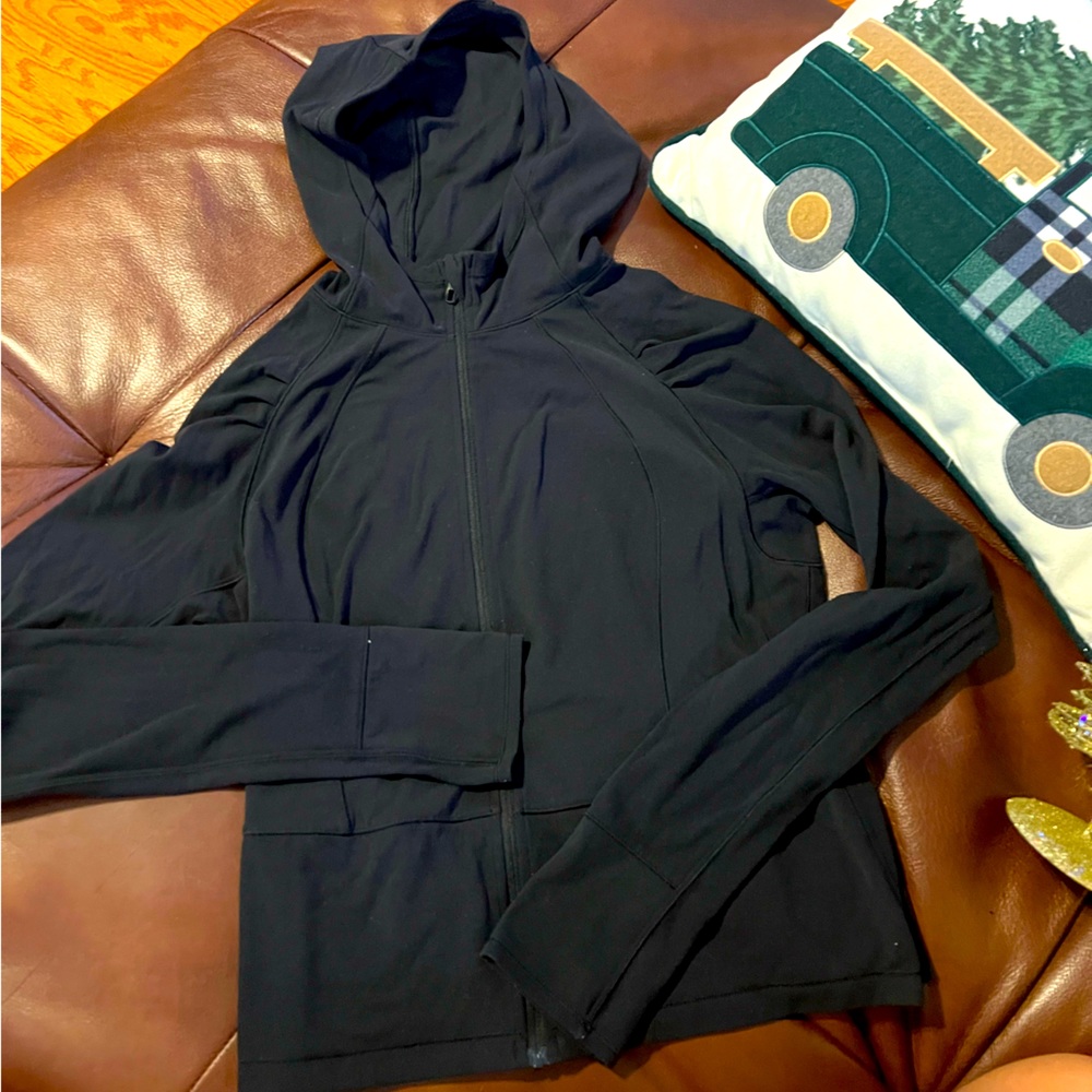 Lululemon jogger jacket - size 6. Lightly used activewear/leisurewear